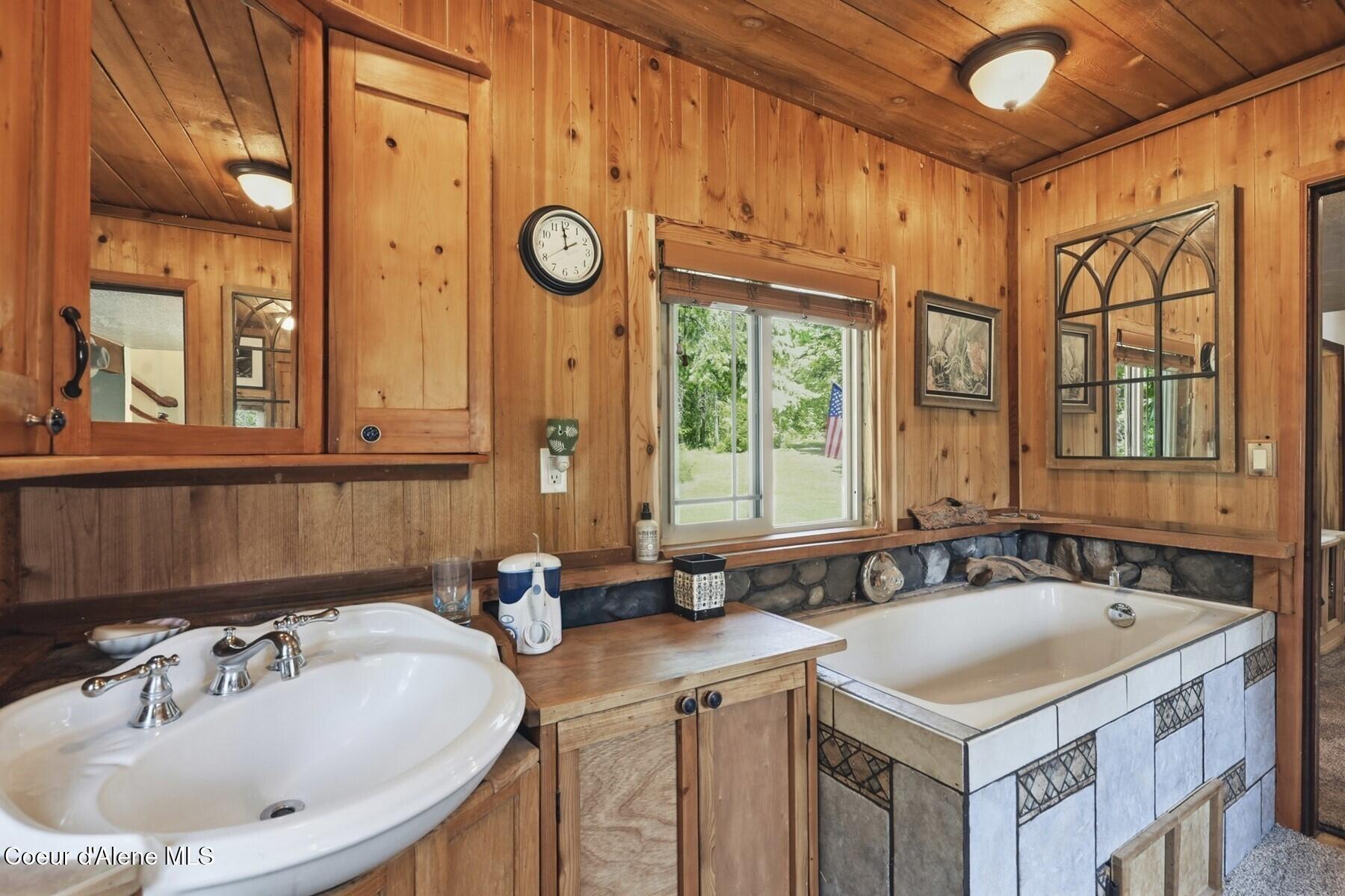 2307 Gold Creek Ridge Road Sandpoint, ID 83864 - Photo 20 of 50 Bathroom