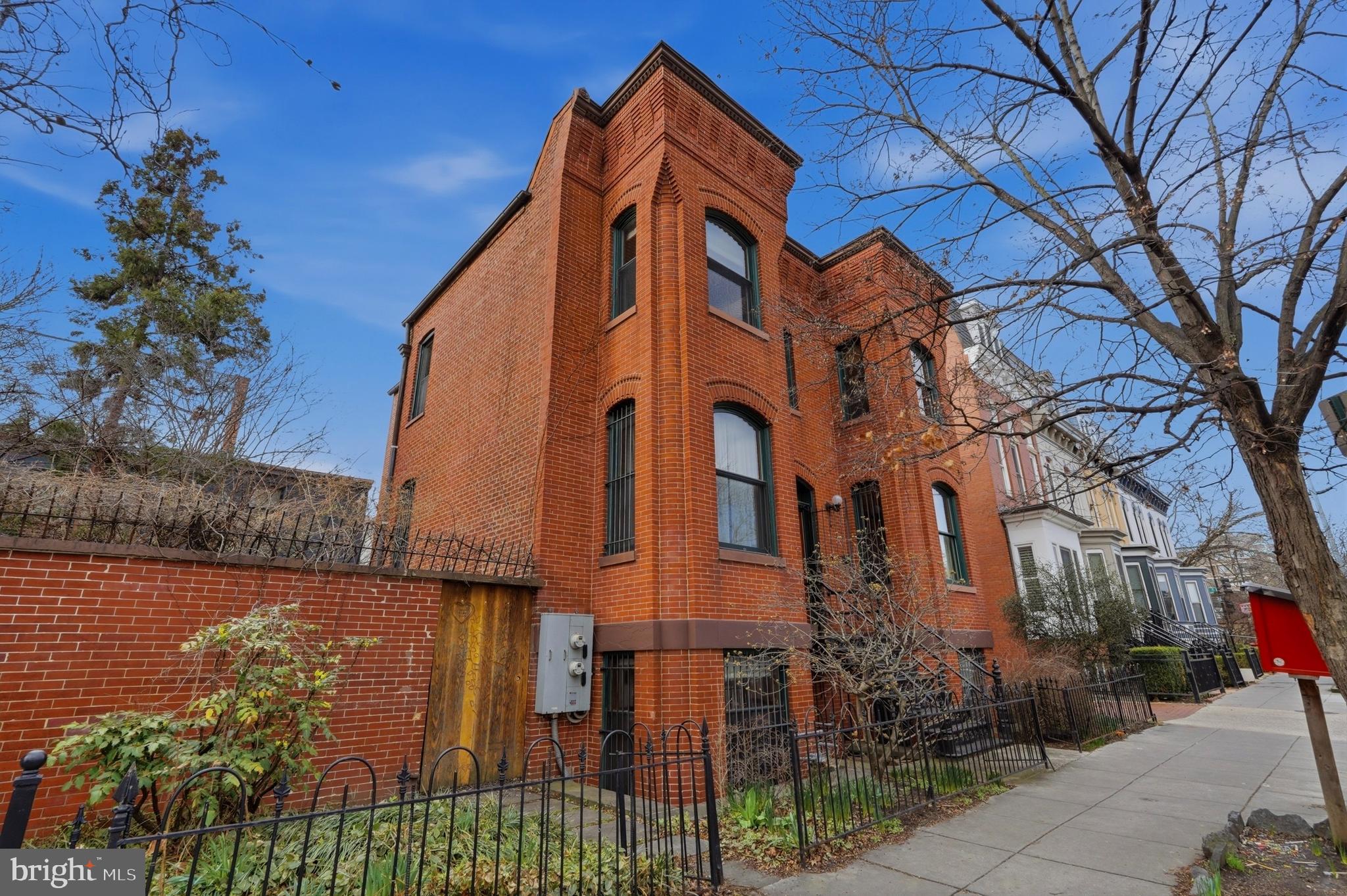 1002 N Street Northwest Washington, DC 20001 - Photo 2 of 33 a view of a large building