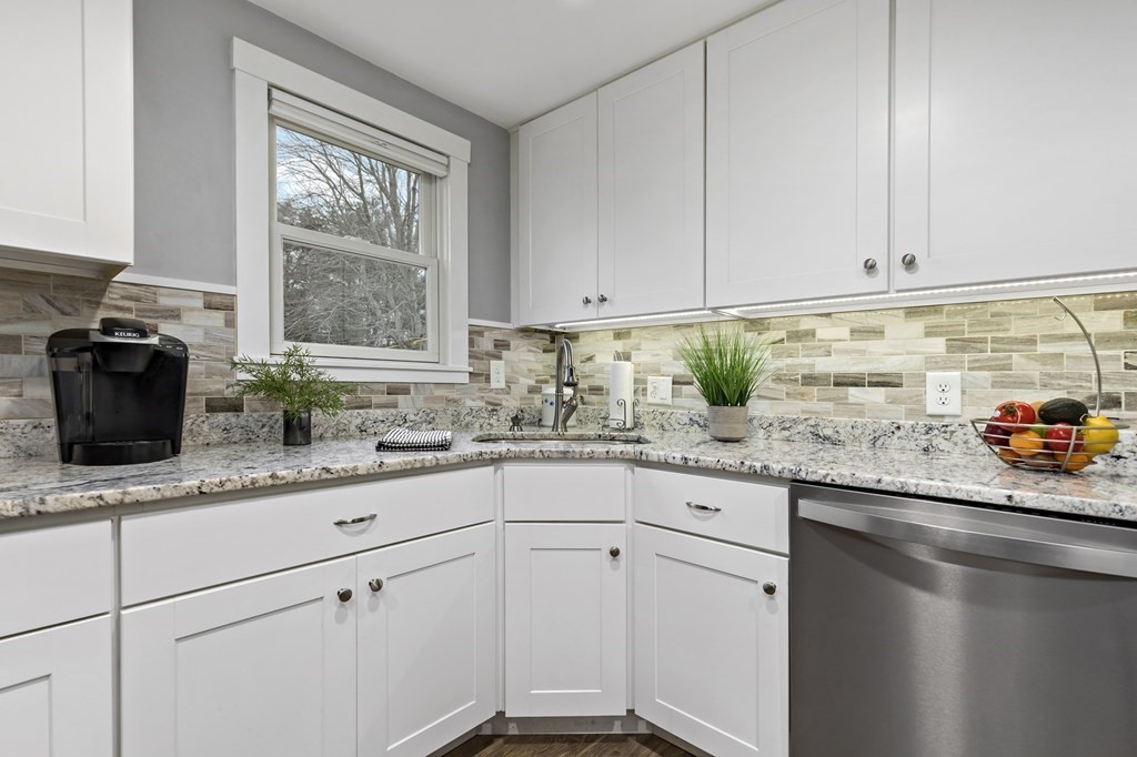 3 Woodbine Road Marshfield, MA 02050 - Photo 11 of 36 Gallery Image 11