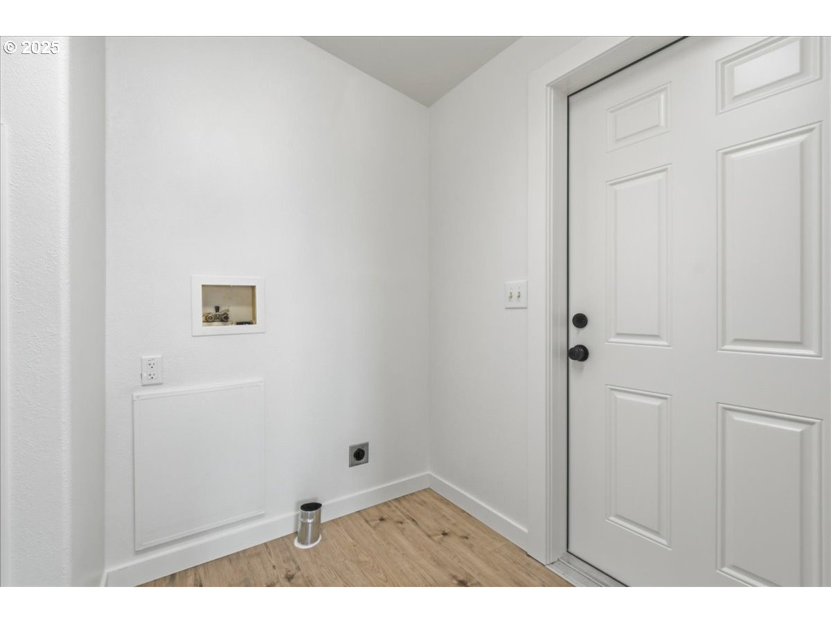 499 Alderdale Road Prosser, WA 99350 - Photo 13 of 41 a view of an empty room