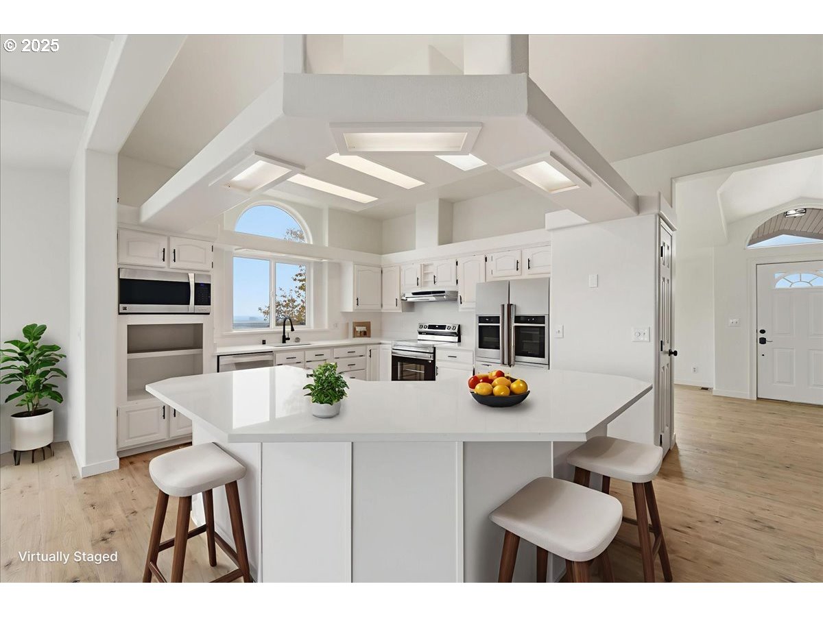 499 Alderdale Road Prosser, WA 99350 - Photo 14 of 41 a kitchen with a table and chairs in it