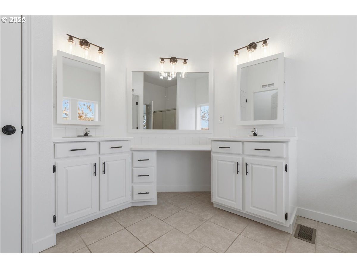 499 Alderdale Road Prosser, WA 99350 - Photo 21 of 41 a bathroom with a sink vanity and mirror