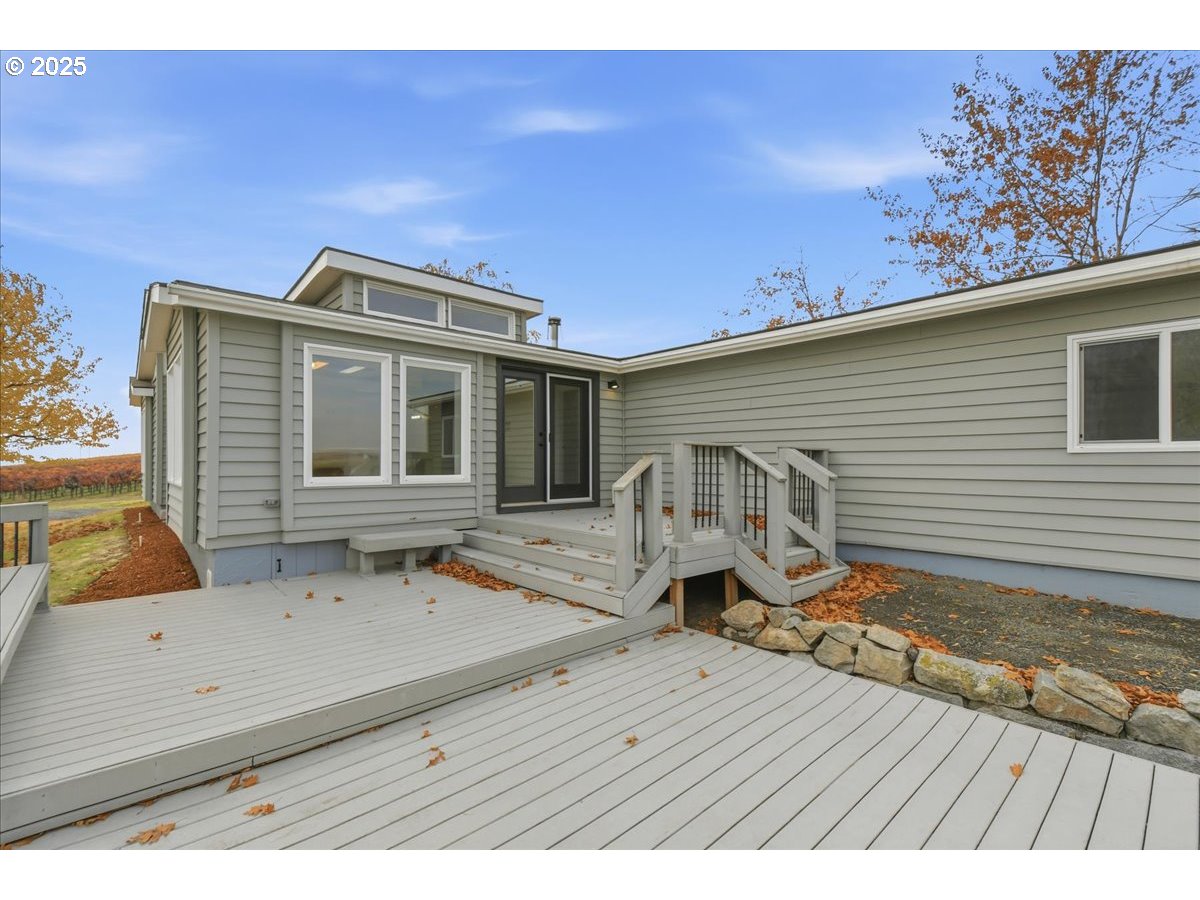 499 Alderdale Road Prosser, WA 99350 - Photo 30 of 41 a house view with a sitting space