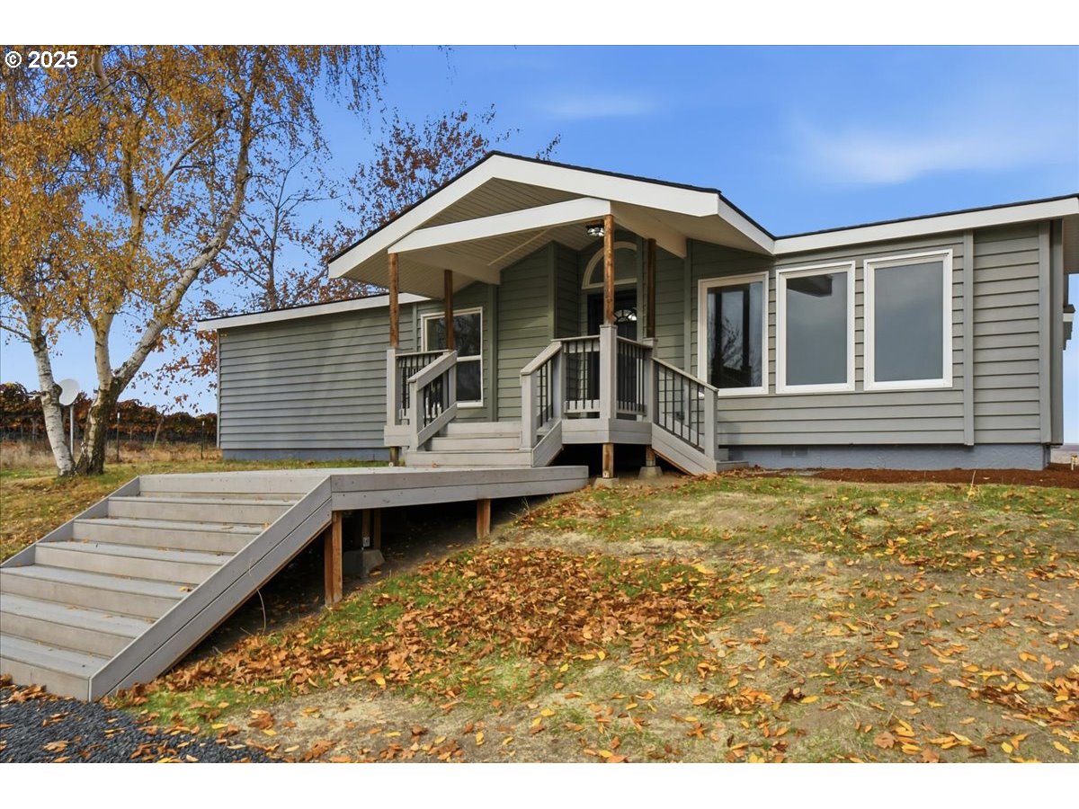 499 Alderdale Road Prosser, WA 99350 - Photo 3 of 41 a front view of a house with garden