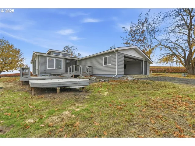 a view of an ocean beach