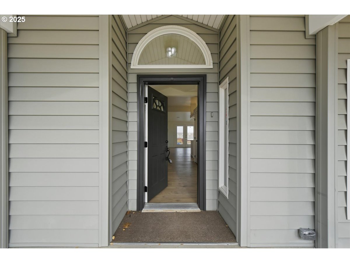 499 Alderdale Road Prosser, WA 99350 - Photo 4 of 41 a view of entryway with a door
