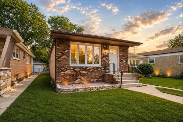 $3,000 | 10439 South Drake Avenue, Chicago, IL 60655