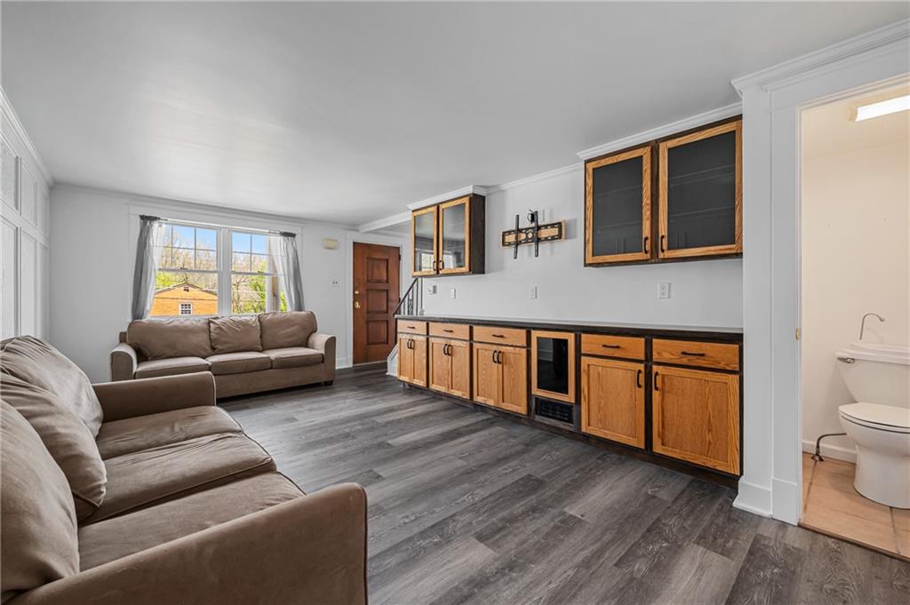 964 Roland Road Pittsburgh, PA 15221 - Photo 4 of 29 Gallery Image 4