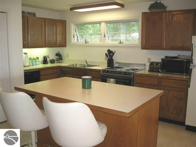 6172 Karlin Road Interlochen, MI 49643 - Photo 11 of 25 1718403-10.JPG