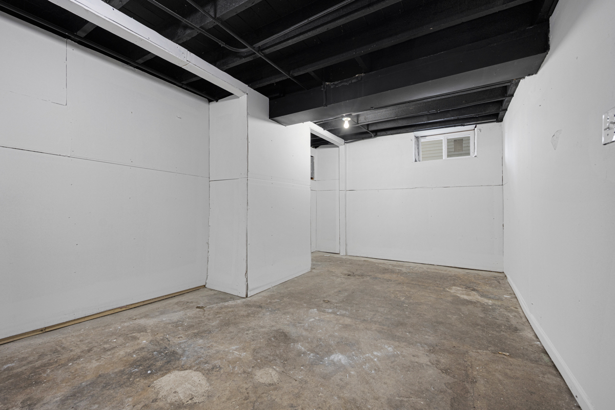 464 Prospect Boulevard Elgin, IL 60120 - Photo 13 of 17 a view of an empty room