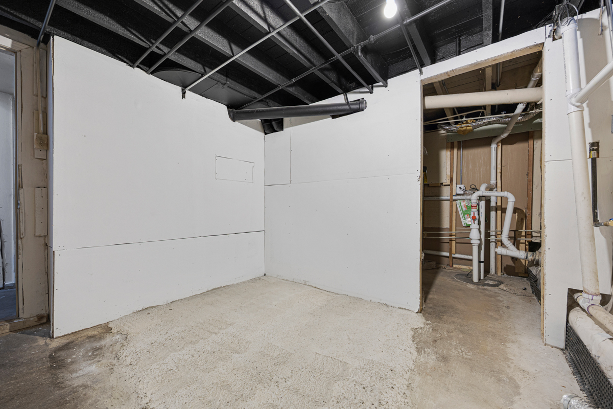 464 Prospect Boulevard Elgin, IL 60120 - Photo 14 of 17 a view of storage and utility room