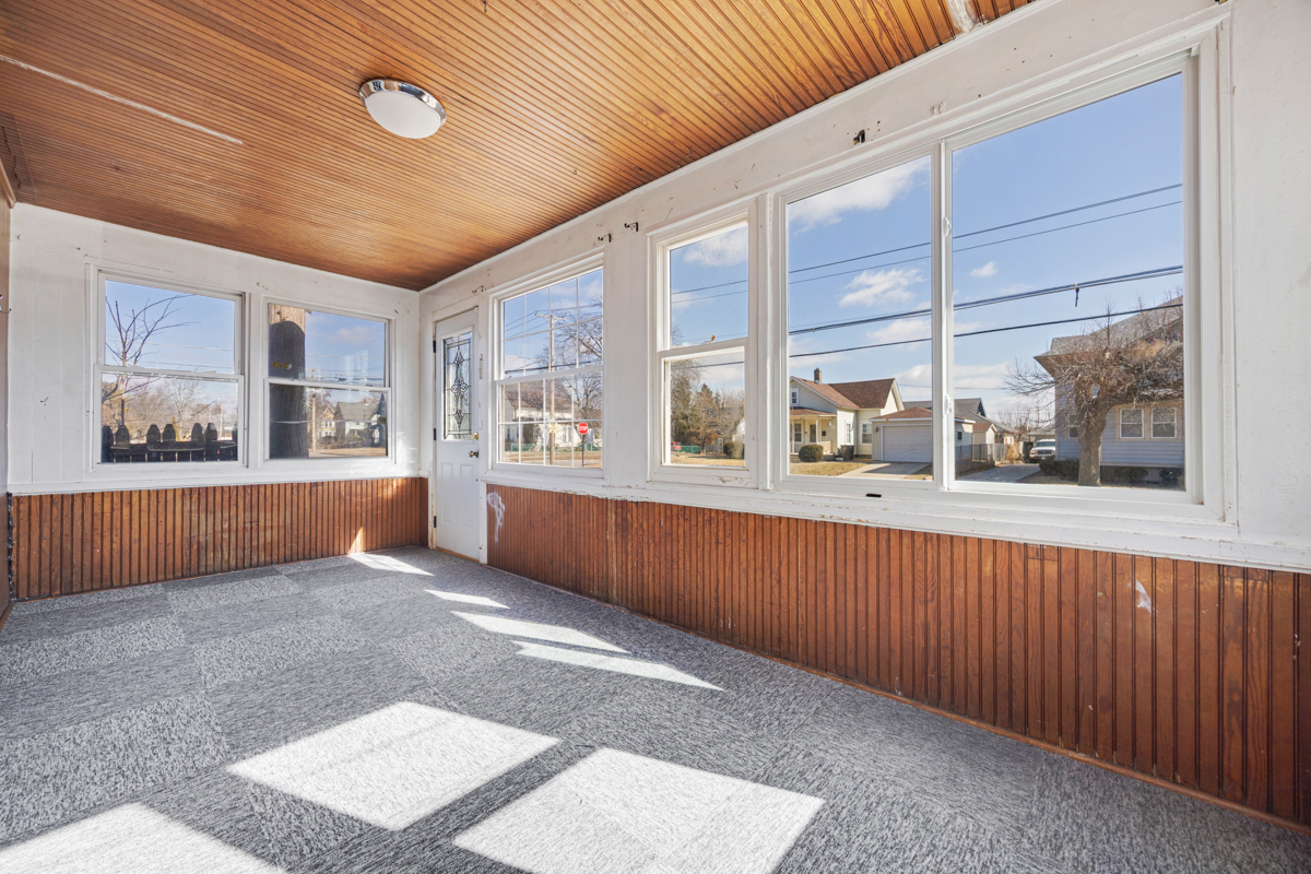 464 Prospect Boulevard Elgin, IL 60120 - Photo 2 of 17 a view of an empty room with a window