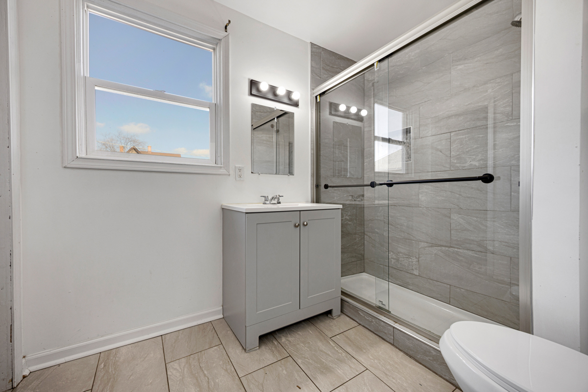 464 Prospect Boulevard Elgin, IL 60120 - Photo 5 of 17 a bathroom with a sink a toilet and shower