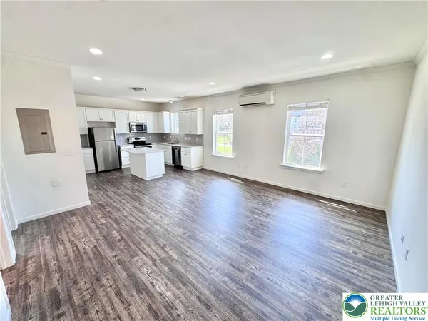 $1,900 | 315 East Stone Alley, Unit 3, Alburtis, PA 18011