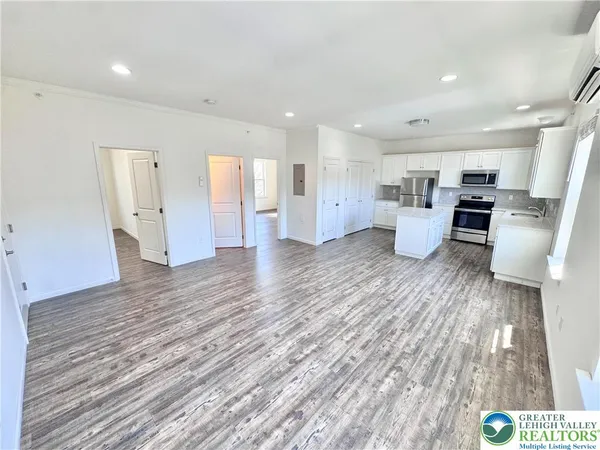 $1,900 | 315 East Stone Alley, Unit 3, Alburtis, PA 18011