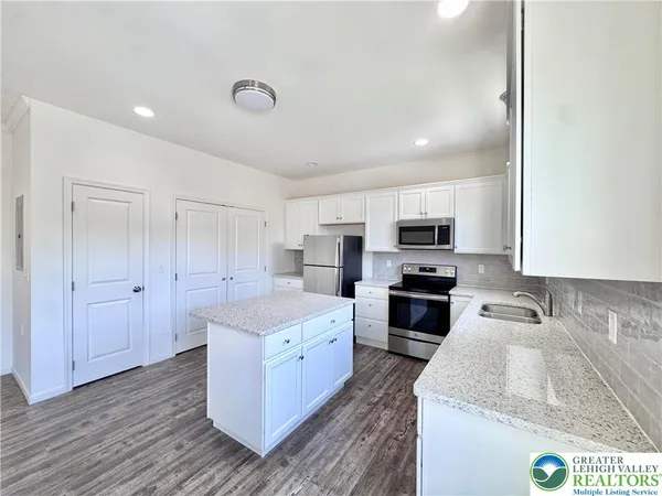 $1,900 | 315 East Stone Alley, Unit 3, Alburtis, PA 18011