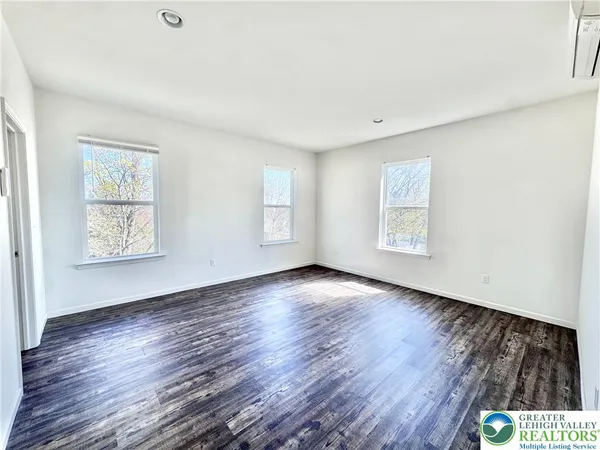 $1,900 | 315 East Stone Alley, Unit 3, Alburtis, PA 18011