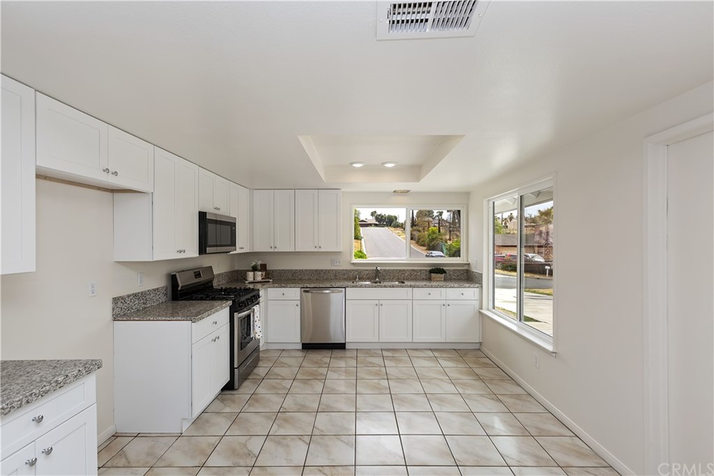 7571 Frazer Drive Riverside, CA 92509 - Photo 12 of 34 Kitchen