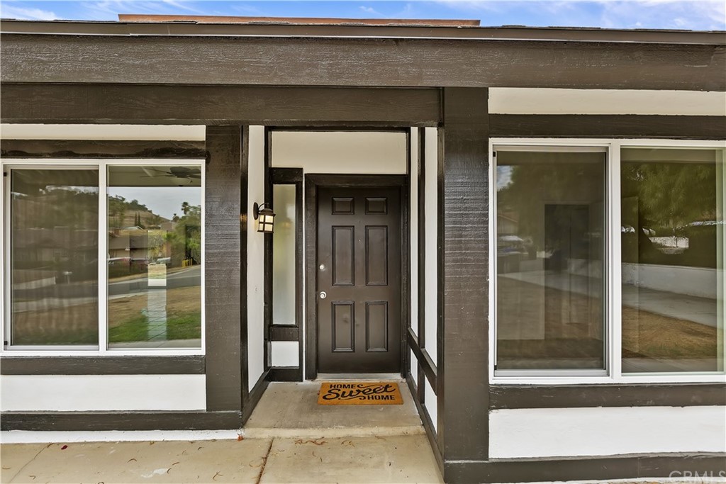 7571 Frazer Drive Riverside, CA 92509 - Photo 4 of 34 Porch