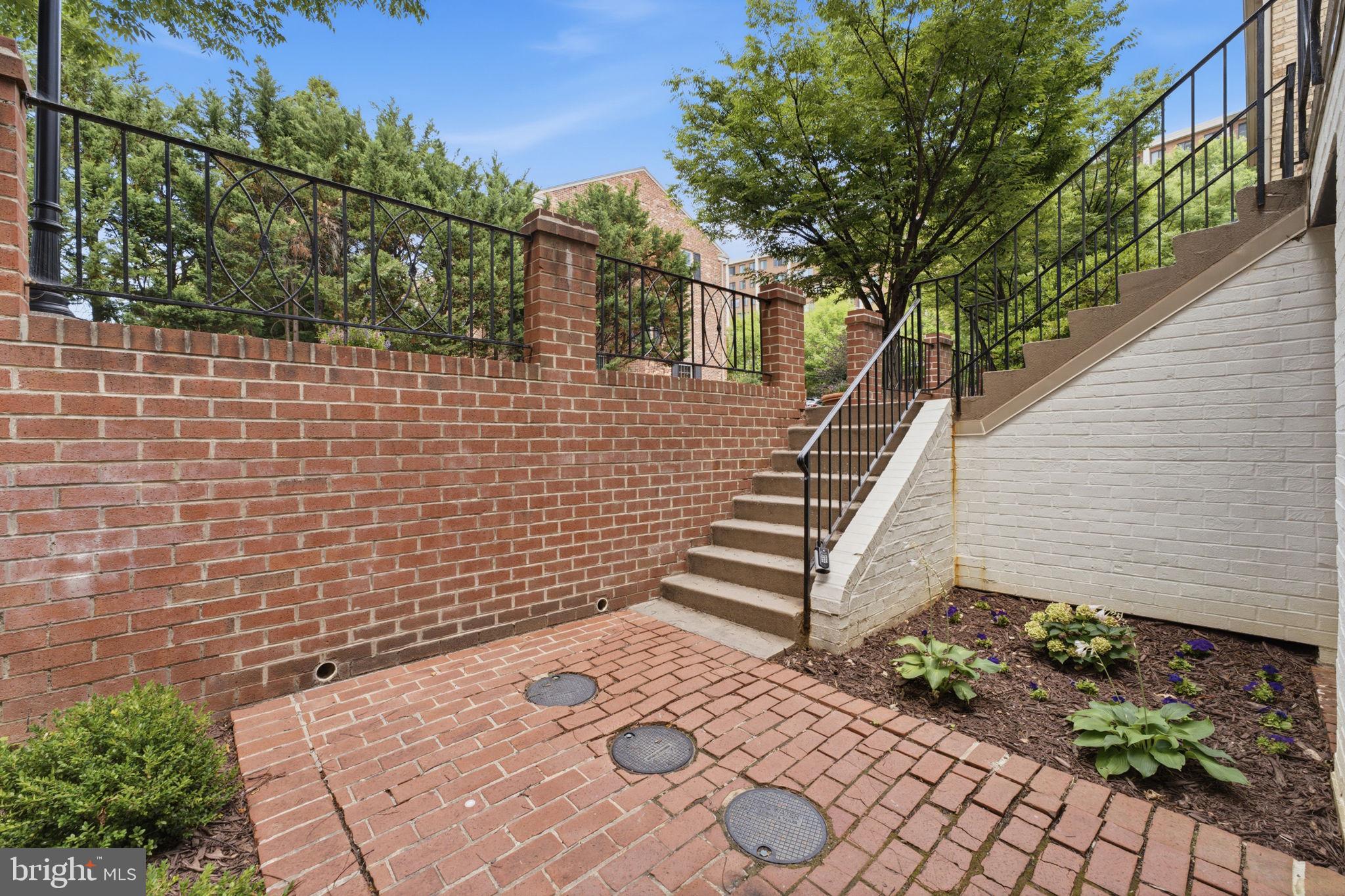 3287 Sutton Place Northwest, Unit D Washington, DC 20016 - Photo 4 of 95