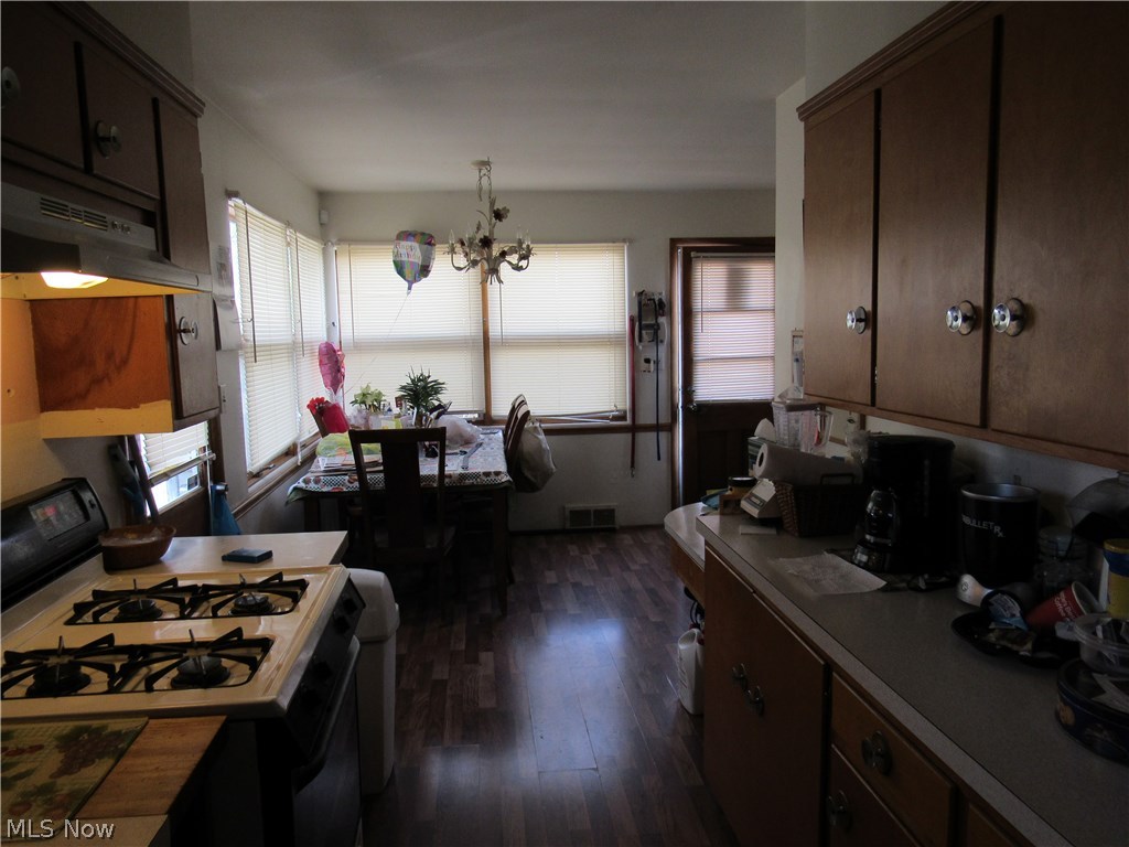 2520 Burnham Road Akron, OH 44333 - Photo 7 of 10