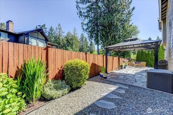 a view of a pathway with a garden