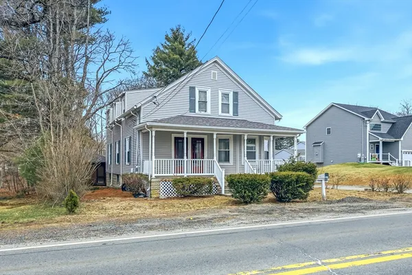 $2,500 | 32 Fall River Avenue, Unit 1, Seekonk, MA 02771