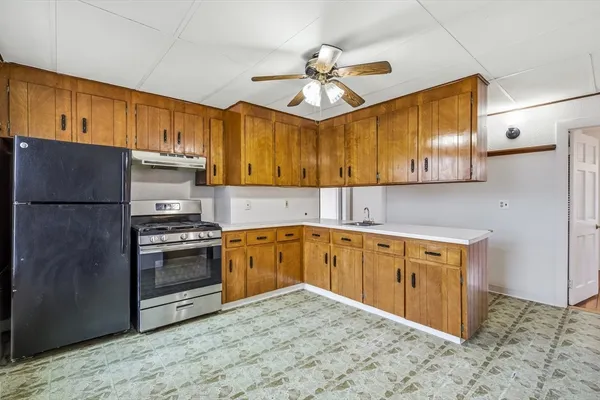 $2,500 | 32 Fall River Avenue, Unit 1, Seekonk, MA 02771