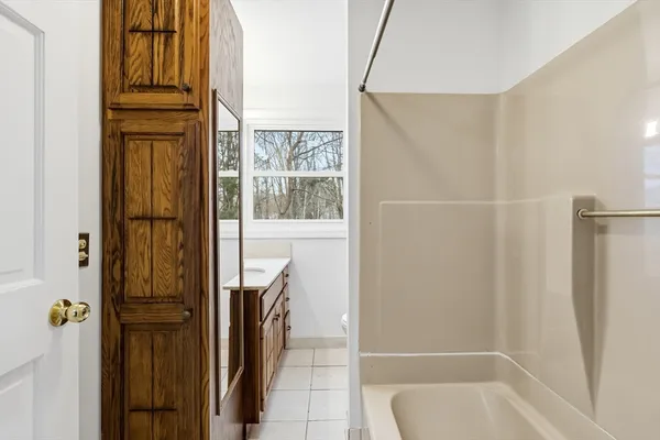 $2,500 | 32 Fall River Avenue, Unit 1, Seekonk, MA 02771