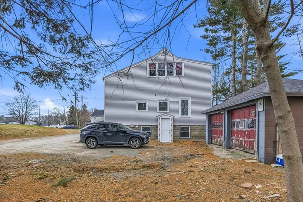 $2,500 | 32 Fall River Avenue, Unit 1, Seekonk, MA 02771