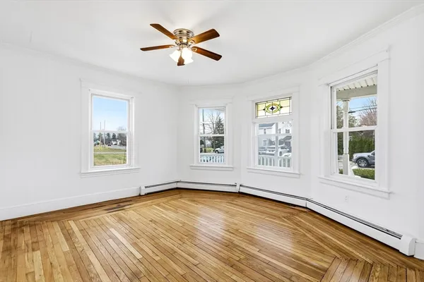 $2,500 | 32 Fall River Avenue, Unit 1, Seekonk, MA 02771