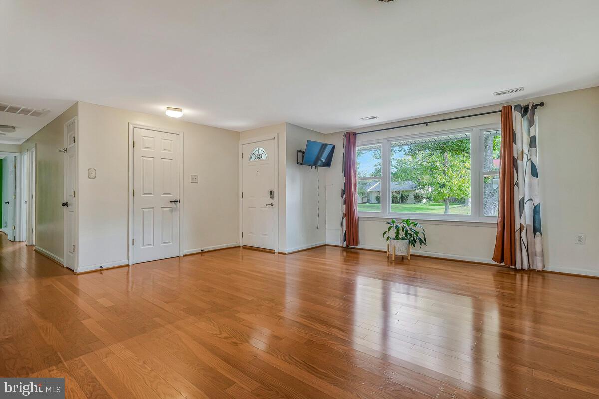 5026 Nicholas Road Waldorf, MD 20601 - Photo 8 of 34