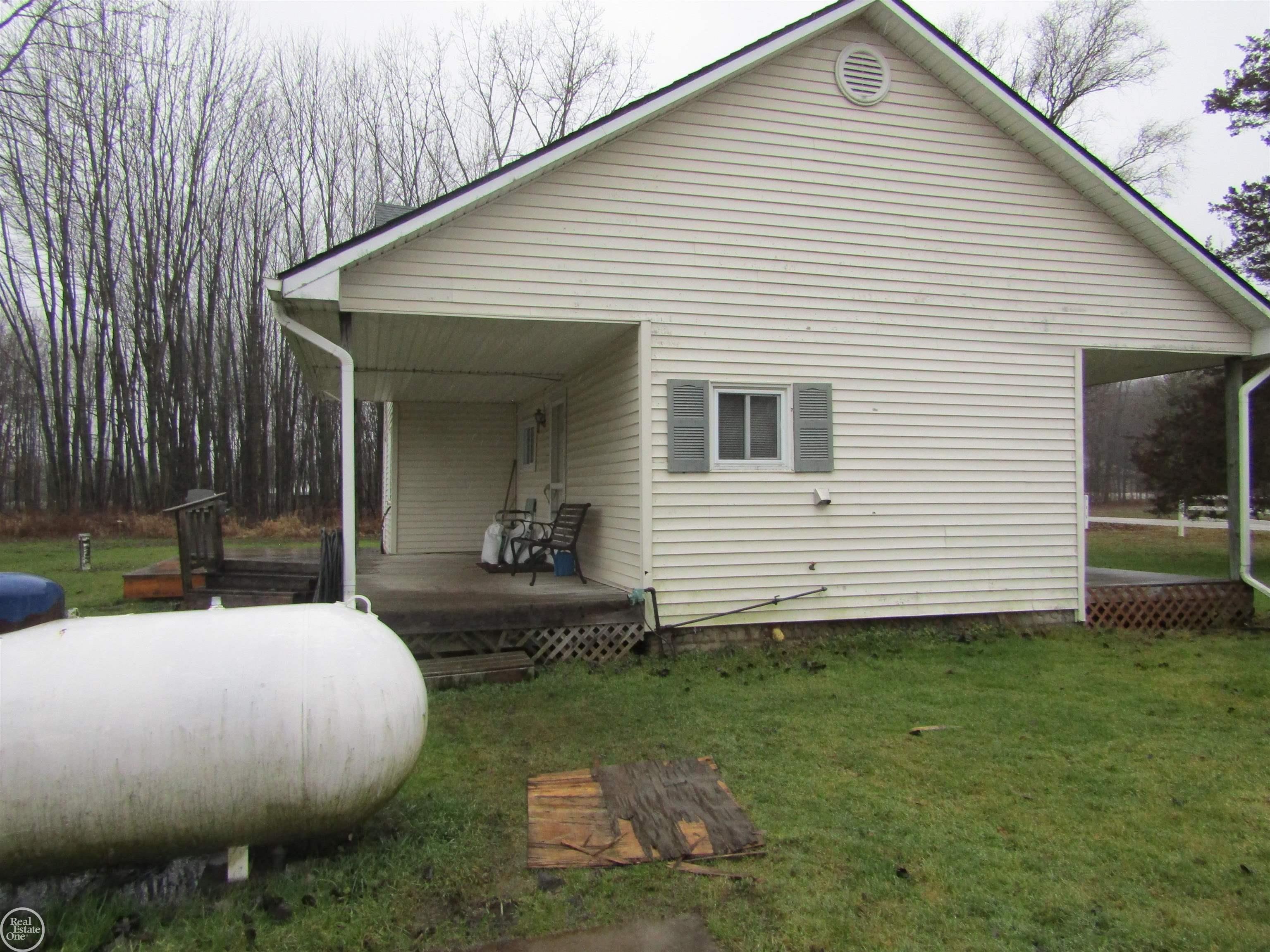 9109 Crawford Road Columbus, MI 48063 - Photo 5 of 6 50130635-98a25ebd-96fb-42af-ad18-6ec1189f47cb.JPG