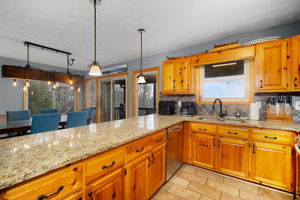 170 Walnut Ridge Ellijay, GA 30536 - Photo 24 of 65 Spacious Kitchen