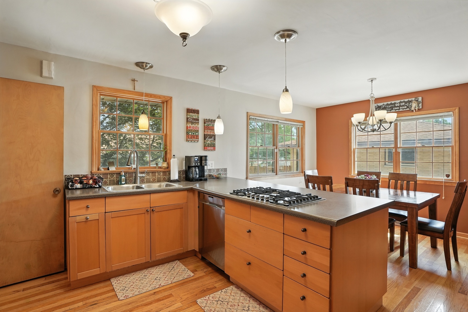 901 Ridgeway Avenue Munster, IN 46321 - Photo 8 of 32 Gallery Image 8