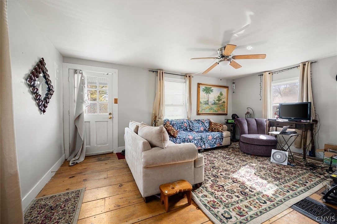 603 Clinton Street Manlius, NY 13066 - Photo 7 of 20 Living Room