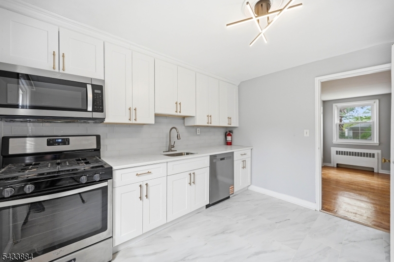 445 Morris Avenue Springfield, NJ 07081 - Photo 12 of 17