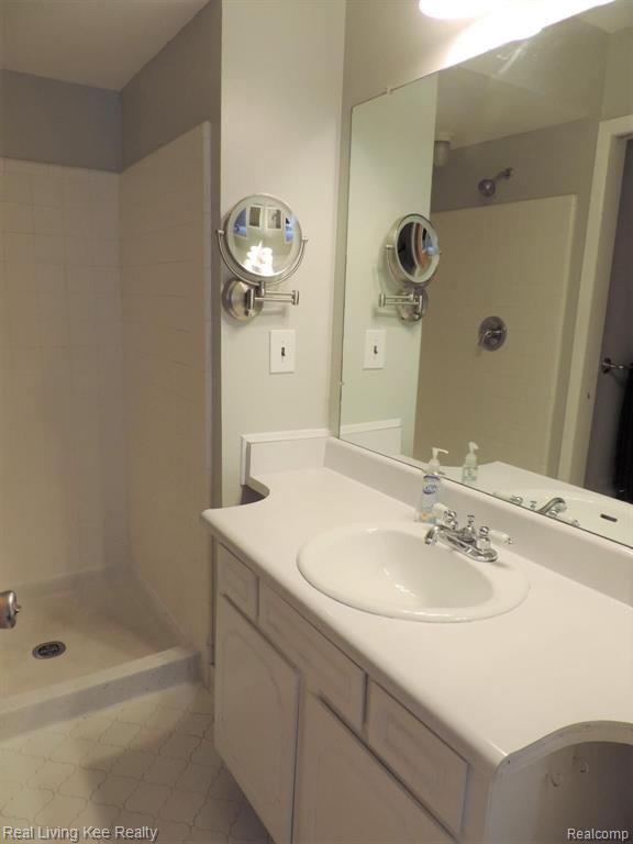1422 Oakbrook Rochester Hills Rochester, MI 48307 - Photo 21 of 33
