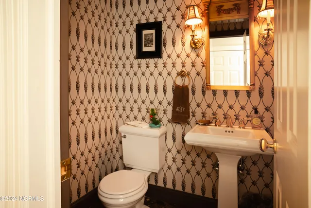 $750,000 | 446 Batchelor Bay Drive, Windsor, NC 27983