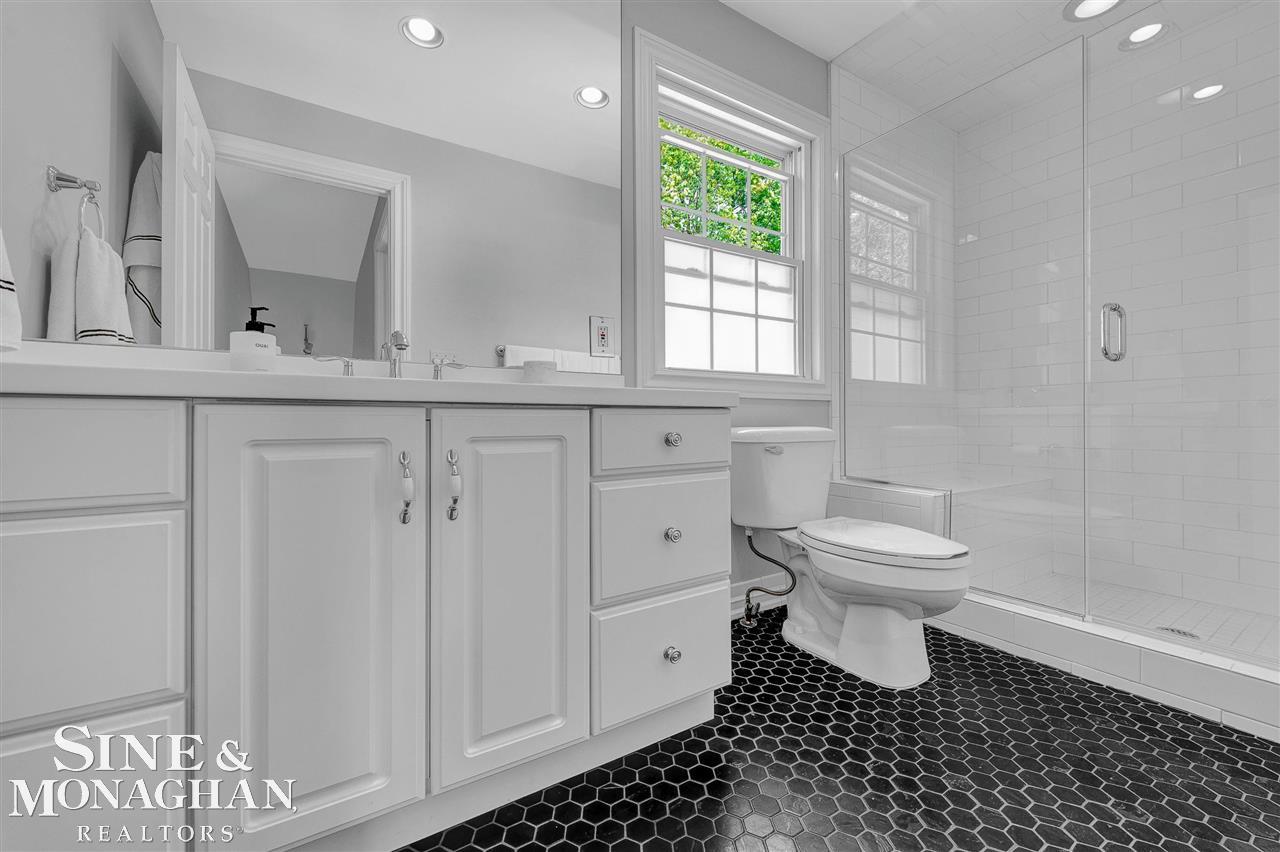 104 Mapleton Road Grosse Pointe, MI 48236 - Photo 17 of 36 50075587-16.JPG