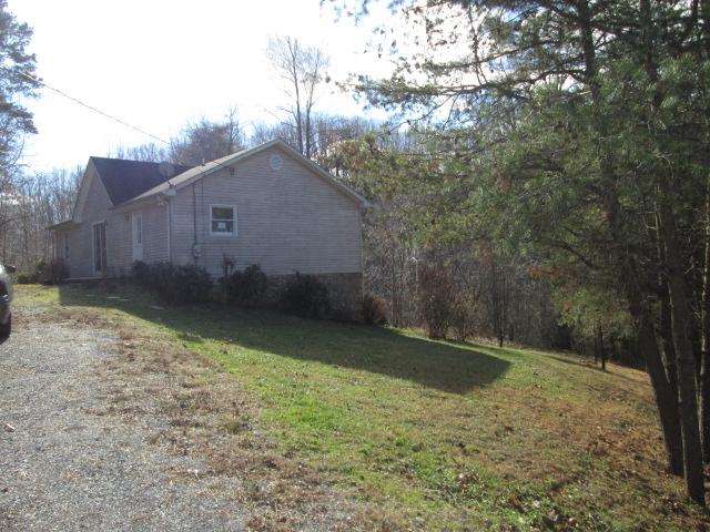 1055 Misty Ridge Lane Montvale, VA 24122 - Photo 4 of 24 Driveway