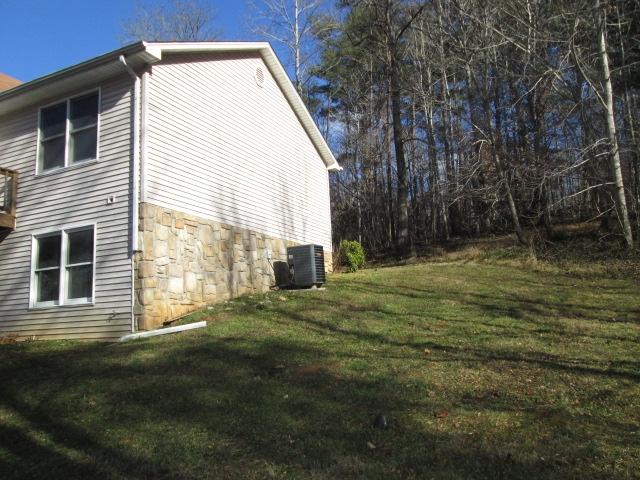 1055 Misty Ridge Lane Montvale, VA 24122 - Photo 5 of 24 Left side