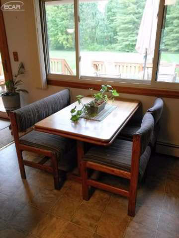 11122 Main Road Fenton, MI 48430 - Photo 8 of 14 21222736-7.JPG