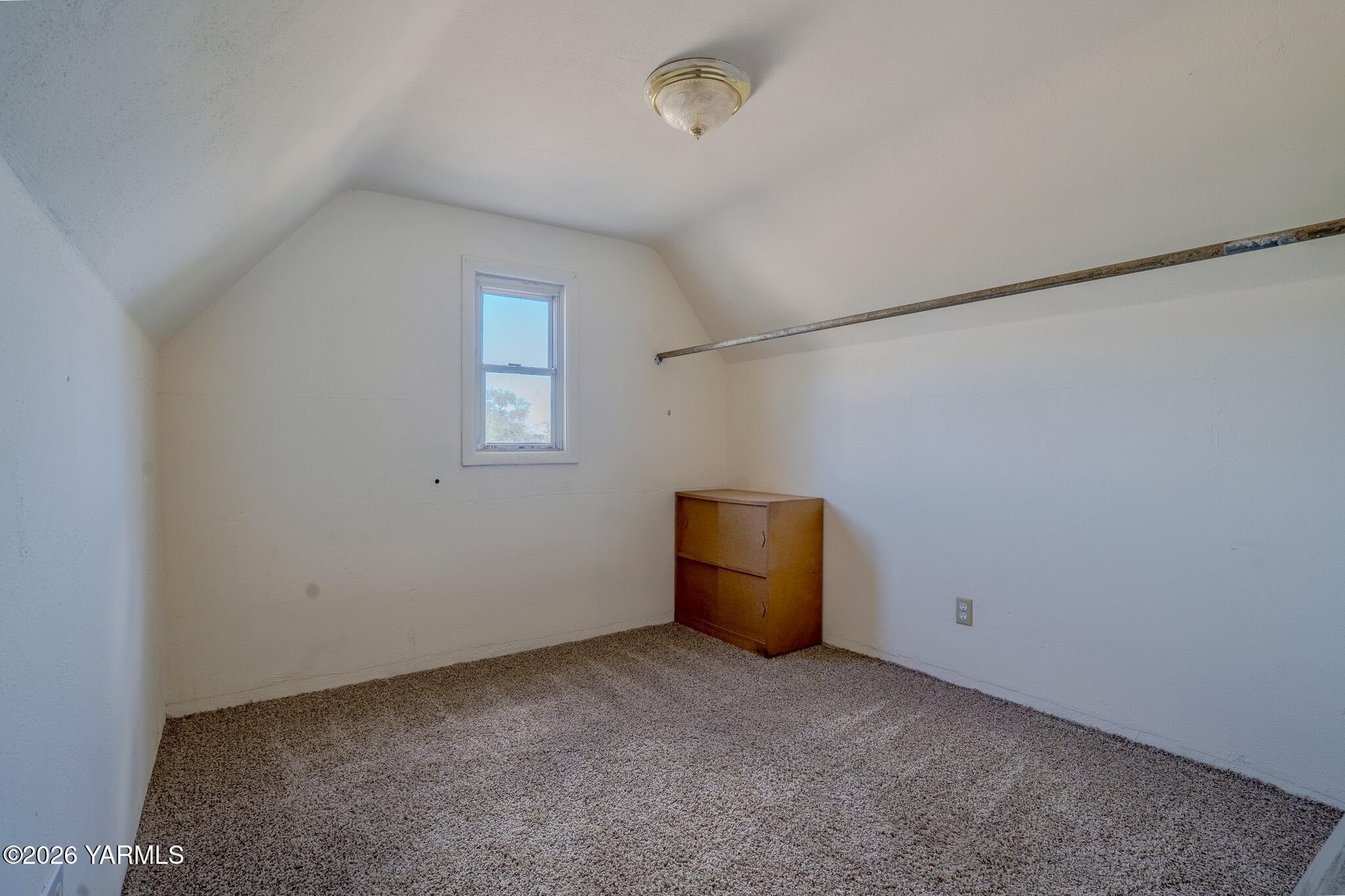 724 Ghormley Road Yakima, WA 98908 - Photo 23 of 44 Small Room Upstairs