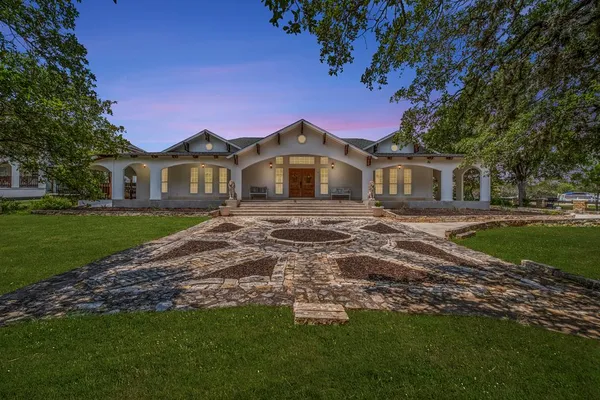 $3,900,000 | 1100 West W Highway, Ingram, TX 78025