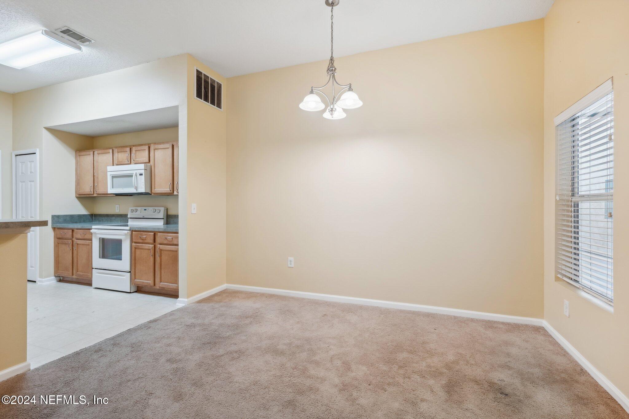 7920 Merrill Road, Unit 804 Jacksonville, FL 32277 - Photo 8 of 33 Dining Area