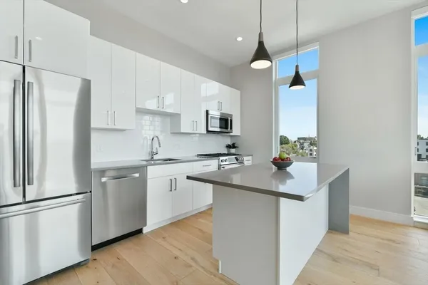 $980,000 | 420 West Broadway, Unit 604, Boston, MA 02127