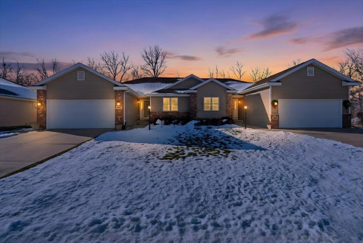 421 Pine Street Brooklyn, WI 53521 - Photo 1 of 46