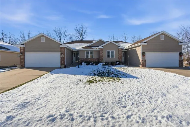 $344,900 | 421 Pine Street, Brooklyn, WI 53521