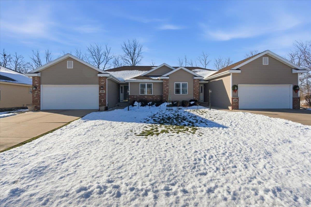 421 Pine Street Brooklyn, WI 53521 - Photo 4 of 46